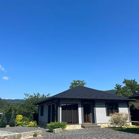 Ξενοδοχείο гуцульська хата 2*