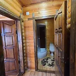 гуцульська хата Отель Яремча