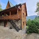 гуцульська хата Отель Яремча