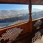 Отель гуцульська хата Яремча