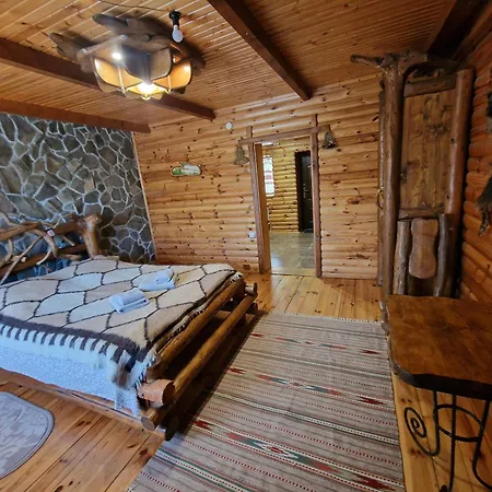 гуцульська хата Отель Яремча