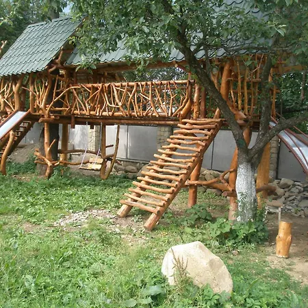 Отель гуцульська хата Яремча